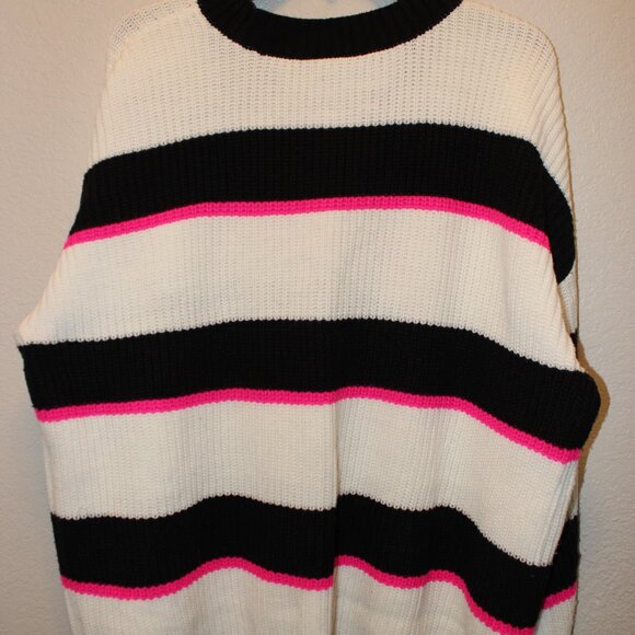 Torrid White, Black & Pink Sweater | Size 2 | “Je t’aime” means "I Love You" - Picture 5 of 6